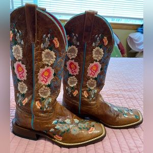 Macie Bean Women’s Floral Boots
